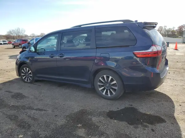 5TDJZ3DC6KS225457 2019 TOYOTA SIENNA - Image 2
