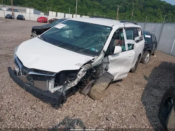 5TDJZ3DC6LS237433 2020 TOYOTA SIENNA - Image 2