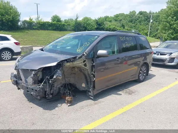 5TDJZ3DC6LS244673 2020 TOYOTA SIENNA - Image 2