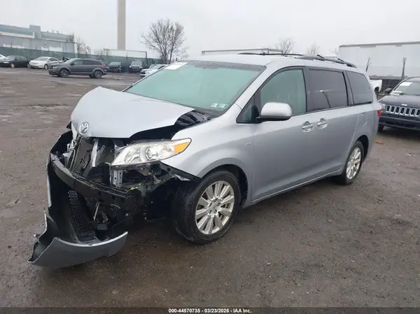 5TDJZ3DC7HS147828 2017 TOYOTA SIENNA - Image 2