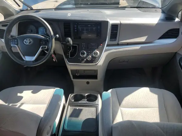 5TDJZ3DC7HS153158 2017 TOYOTA SIENNA - Image 8