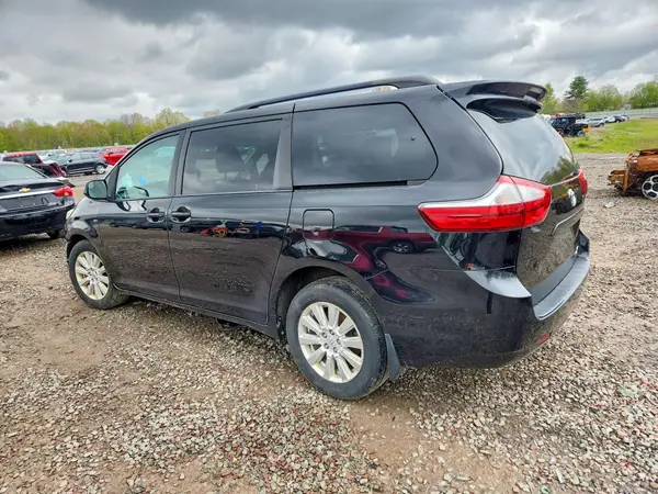 5TDJZ3DC7HS161888 2017 TOYOTA SIENNA - Image 2