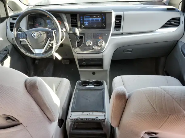 5TDJZ3DC7HS167089 2017 TOYOTA SIENNA - Image 8