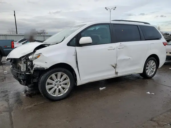 5TDJZ3DC7HS179131 2017 TOYOTA SIENNA - Image 1