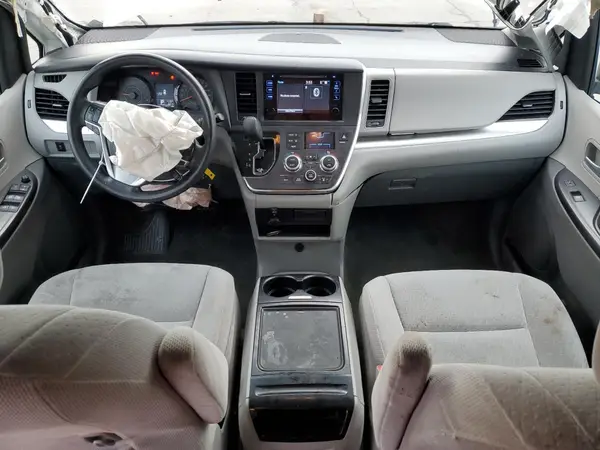 5TDJZ3DC7HS179131 2017 TOYOTA SIENNA - Image 8
