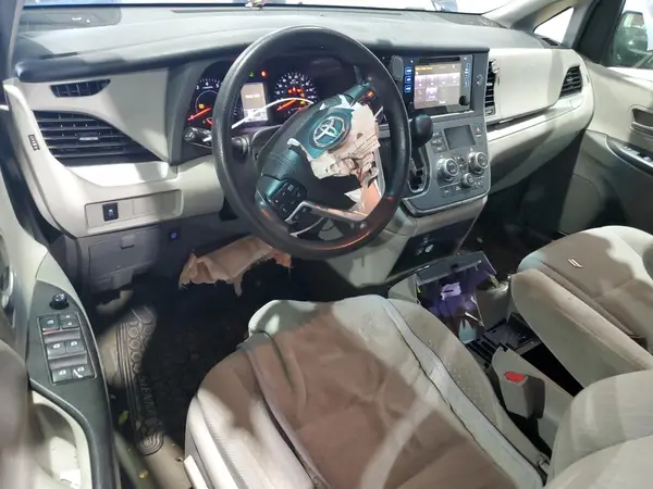 5TDJZ3DC7HS180201 2017 TOYOTA SIENNA - Image 8