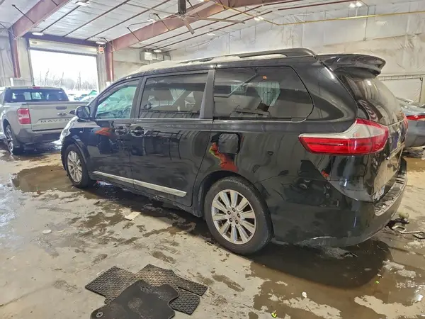 5TDJZ3DC7HS185298 2017 TOYOTA SIENNA - Image 2