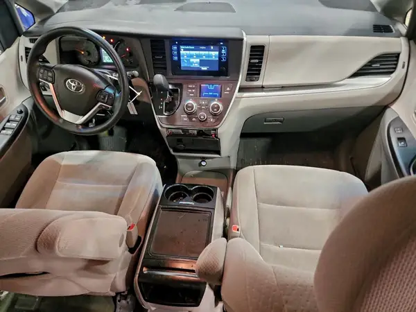 5TDJZ3DC7HS185298 2017 TOYOTA SIENNA - Image 8