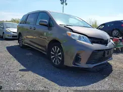 5TDJZ3DC7JS200047 2018 TOYOTA SIENNA