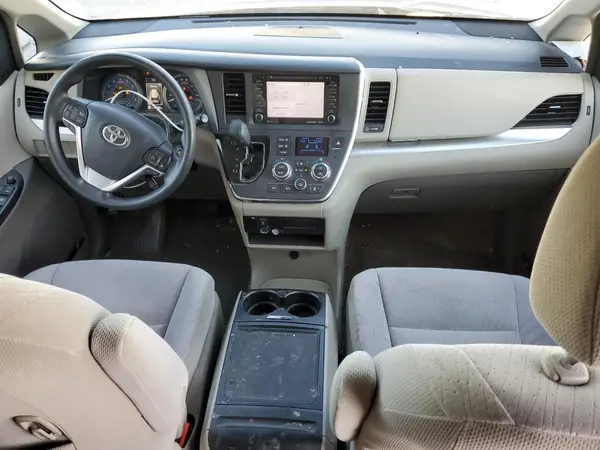 5TDJZ3DC7JS200498 2018 TOYOTA SIENNA - Image 8