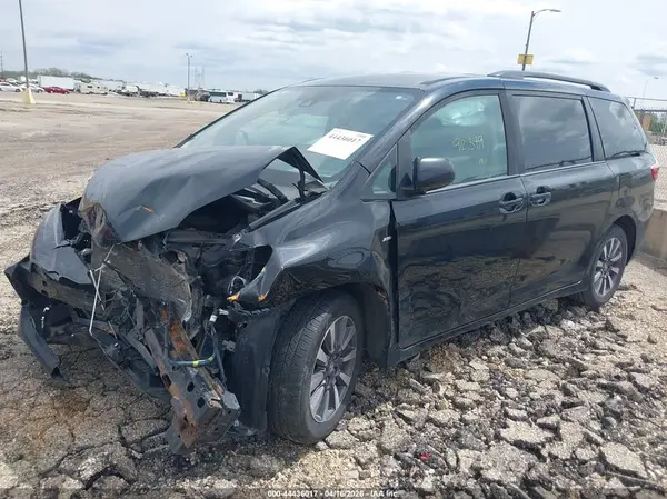 5TDJZ3DC7LS237456 2020 TOYOTA SIENNA - Image 2