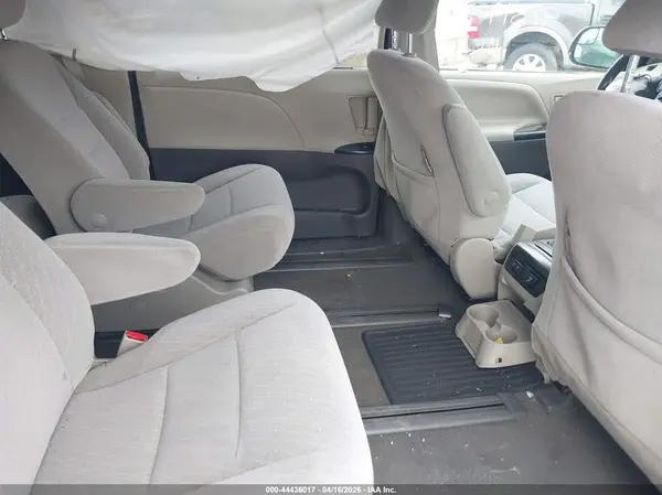 5TDJZ3DC7LS237456 2020 TOYOTA SIENNA - Image 8