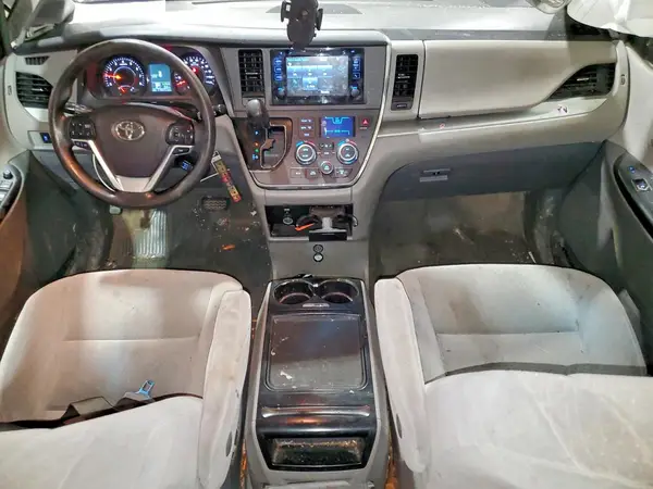 5TDJZ3DC8HS147790 2017 TOYOTA SIENNA - Image 8