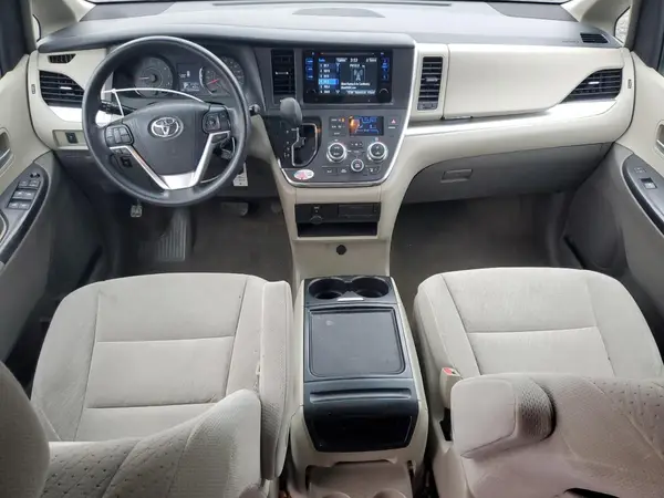 5TDJZ3DC8HS149992 2017 TOYOTA SIENNA - Image 8