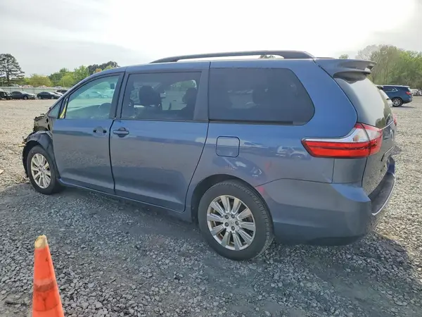 5TDJZ3DC8HS152665 2017 TOYOTA SIENNA - Image 2