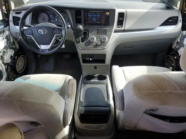 5TDJZ3DC8HS152665 2017 TOYOTA SIENNA - Image 8