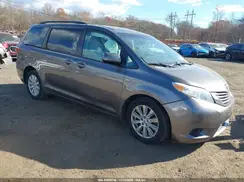 5TDJZ3DC8HS159843 2017 TOYOTA SIENNA