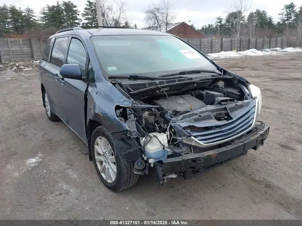 5TDJZ3DC8HS160748 2017 TOYOTA SIENNA - Image 1