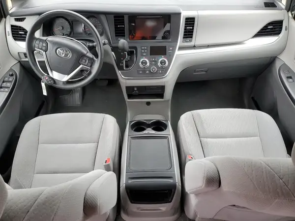 5TDJZ3DC8HS168638 2017 TOYOTA SIENNA - Image 8