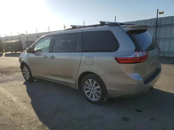 5TDJZ3DC8HS173774 2017 TOYOTA SIENNA - Image 2