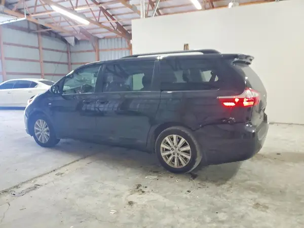 5TDJZ3DC8HS181664 2017 TOYOTA SIENNA - Image 2