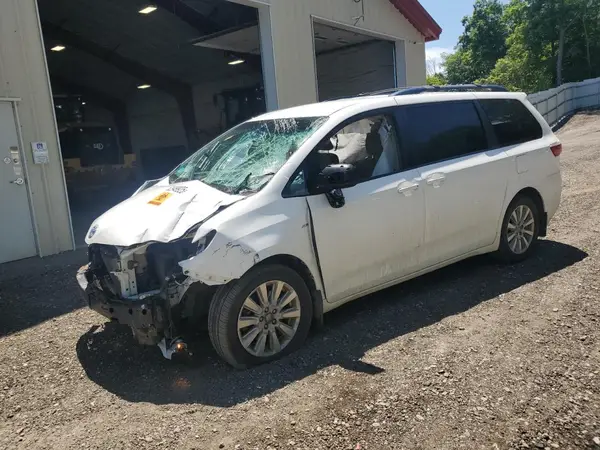 5TDJZ3DC8HS183852 2017 TOYOTA SIENNA - Image 1