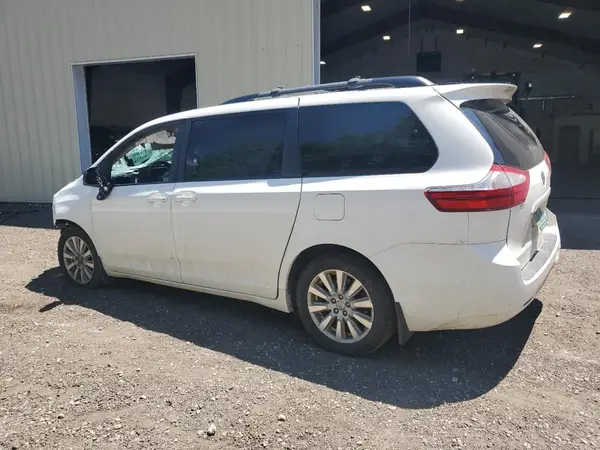 5TDJZ3DC8HS183852 2017 TOYOTA SIENNA - Image 2