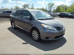 5TDJZ3DC8HS187805 2017 TOYOTA SIENNA