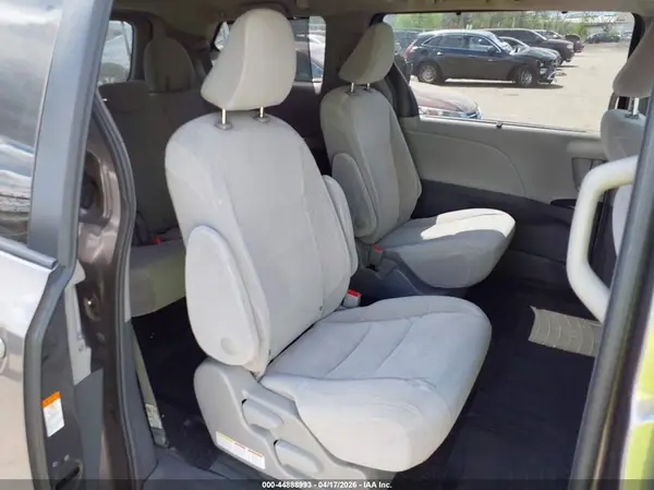 5TDJZ3DC8HS187805 2017 TOYOTA SIENNA - Image 8