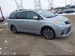 5TDJZ3DC8JS193156 2018 TOYOTA SIENNA