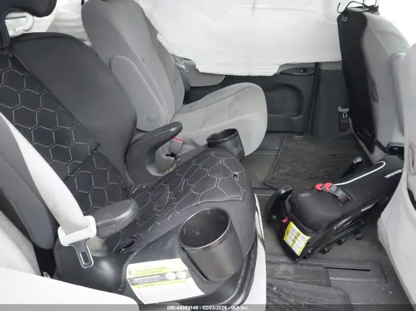 5TDJZ3DC8JS193156 2018 TOYOTA SIENNA - Image 8