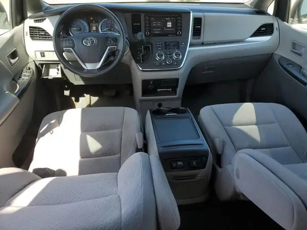 5TDJZ3DC8JS193755 2018 TOYOTA SIENNA - Image 8