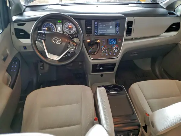 5TDJZ3DC8JS195389 2018 TOYOTA SIENNA - Image 8