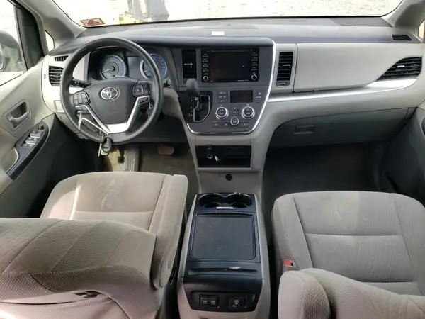 5TDJZ3DC8JS198972 2018 TOYOTA SIENNA - Image 8