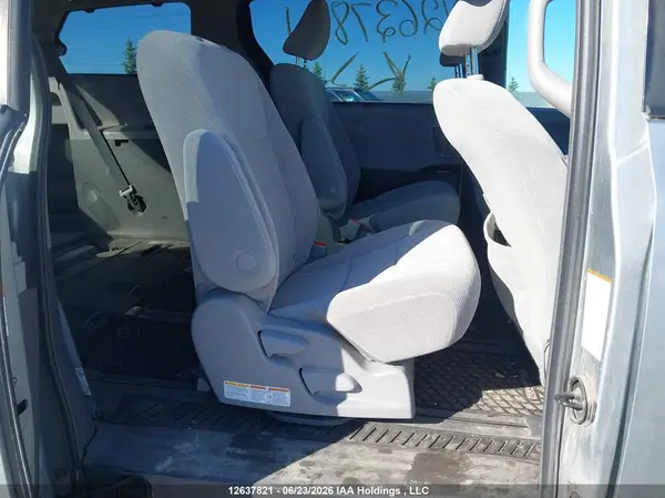 5TDJZ3DC8KS213889 2019 TOYOTA SIENNA - Image 8
