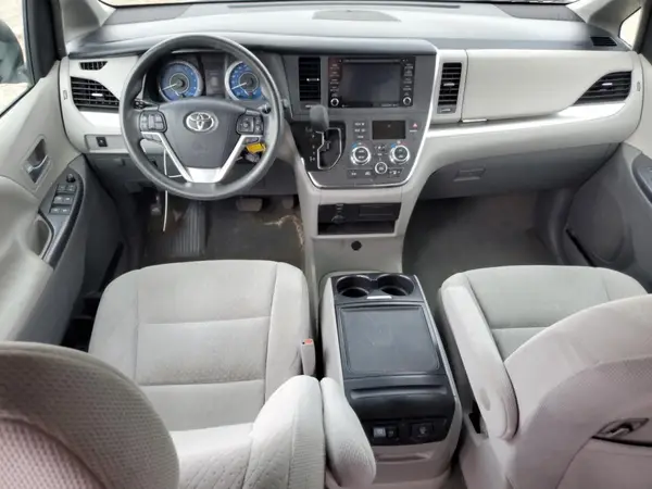 5TDJZ3DC8KS215223 2019 TOYOTA SIENNA - Image 8