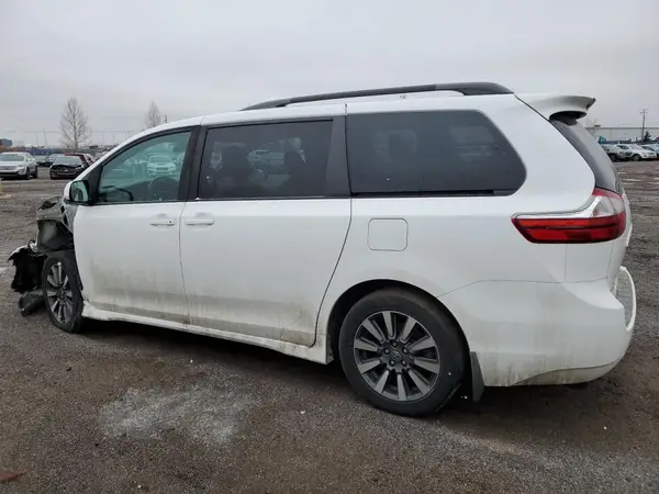5TDJZ3DC8KS218039 2019 TOYOTA SIENNA - Image 2