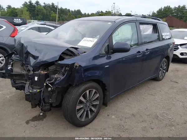 5TDJZ3DC8KS220468 2019 TOYOTA SIENNA - Image 2