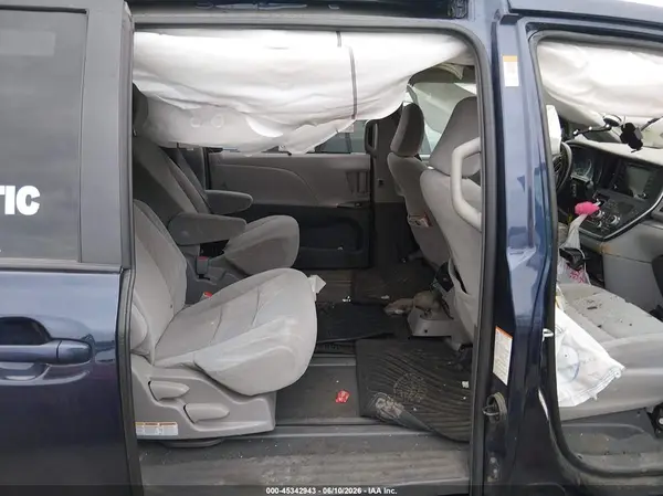 5TDJZ3DC8KS220468 2019 TOYOTA SIENNA - Image 8