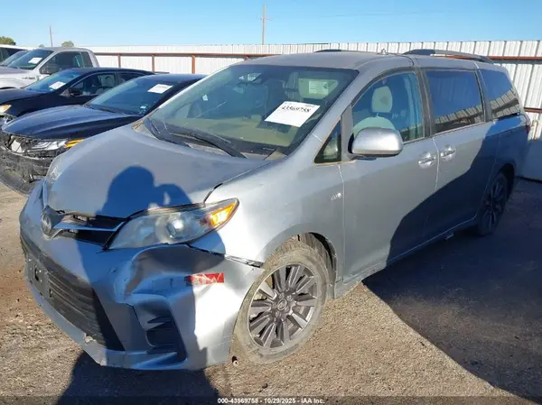 5TDJZ3DC8LS232380 2020 TOYOTA SIENNA - Image 2