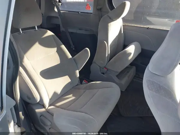 5TDJZ3DC8LS232380 2020 TOYOTA SIENNA - Image 8