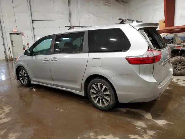 5TDJZ3DC8LS241256 2020 TOYOTA SIENNA - Image 2