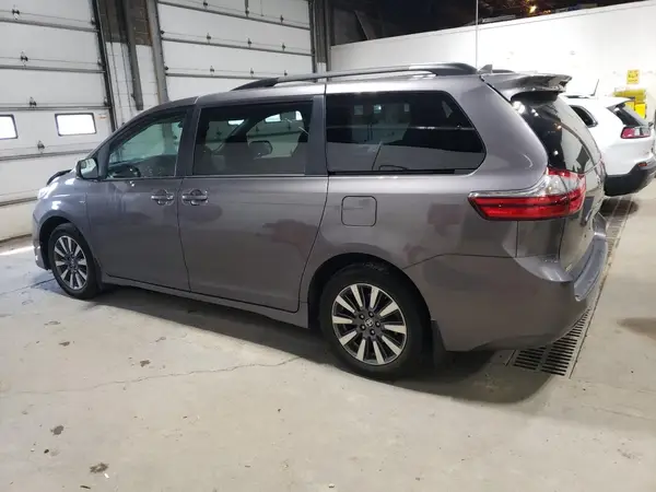 5TDJZ3DC8LS243072 2020 TOYOTA SIENNA - Image 2