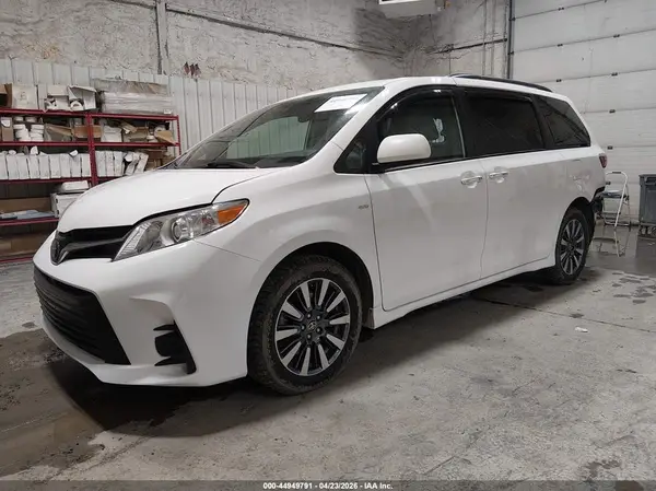 5TDJZ3DC8LS246439 2020 TOYOTA SIENNA - Image 2