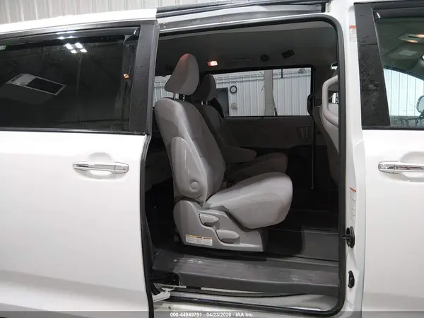 5TDJZ3DC8LS246439 2020 TOYOTA SIENNA - Image 8
