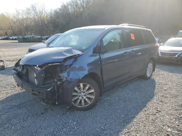 5TDJZ3DC9HS148575 2017 TOYOTA SIENNA - Image 1