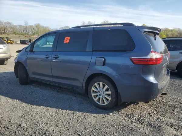 5TDJZ3DC9HS148575 2017 TOYOTA SIENNA - Image 2