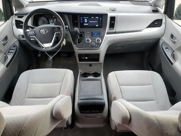 5TDJZ3DC9HS151220 2017 TOYOTA SIENNA - Image 8