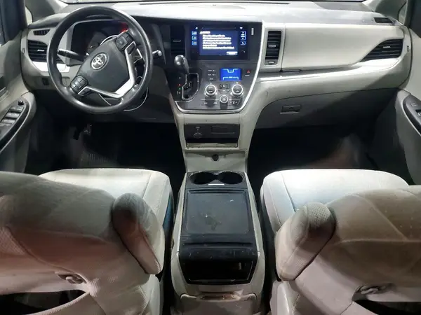 5TDJZ3DC9HS155199 2017 TOYOTA SIENNA - Image 8