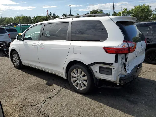 5TDJZ3DC9HS177025 2017 TOYOTA SIENNA - Image 2